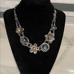 FASHION Elegant Silver and Gold Floral Necklace